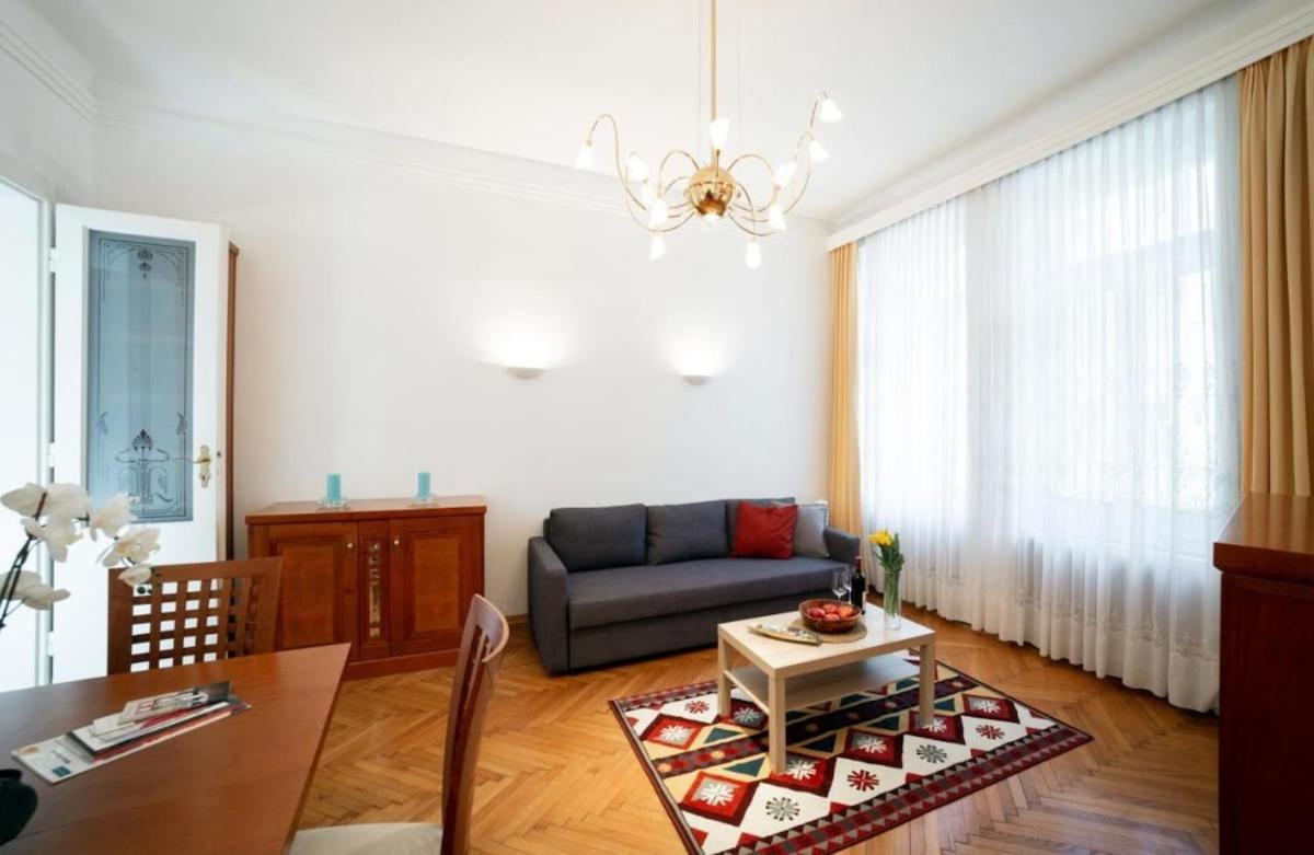 Classical Premium With Free Parking Apartment *